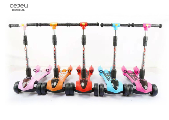 Musik-Bluetooth-Baby-Tritt-Roller mit leuchtenden PU-Rädern, die Spray-Roller falten